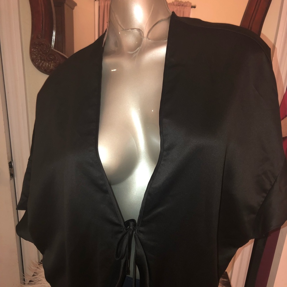 ⭐️Victoria Secret robe short sleeve black new nwot